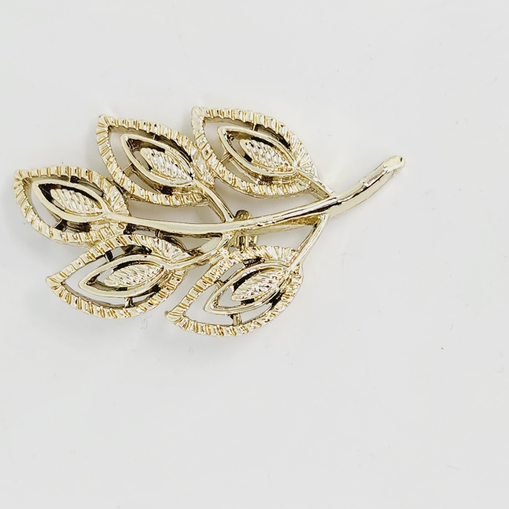 Vintage Gerrys Signed Gold Tone Leaf Leaves Cluster Branch Textured Brooch Pin